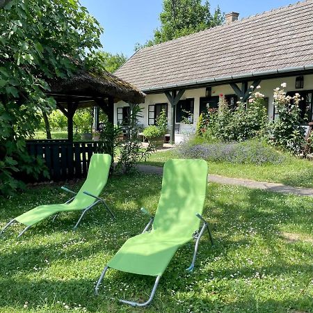 Lelle Vineyard Cottages 巴拉通雷勒 外观 照片
