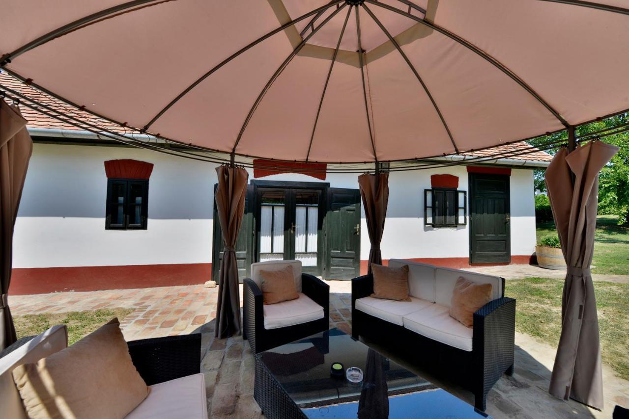 Lelle Vineyard Cottages 巴拉通雷勒 外观 照片