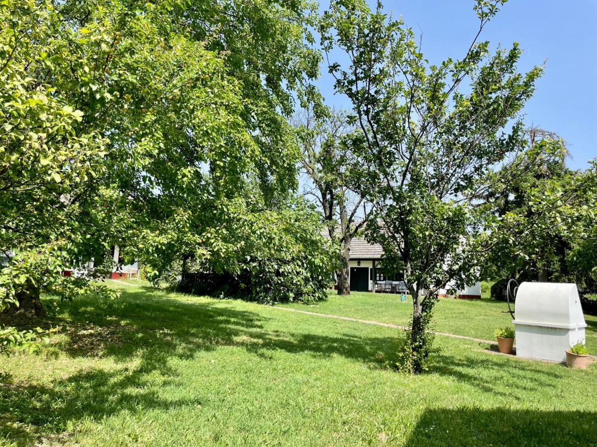 Lelle Vineyard Cottages 巴拉通雷勒 外观 照片