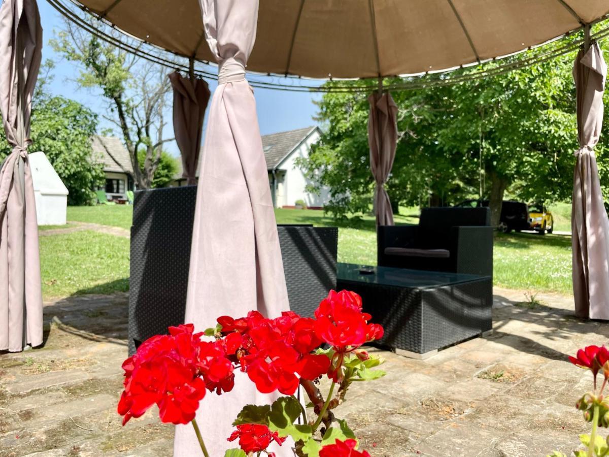 Lelle Vineyard Cottages 巴拉通雷勒 外观 照片