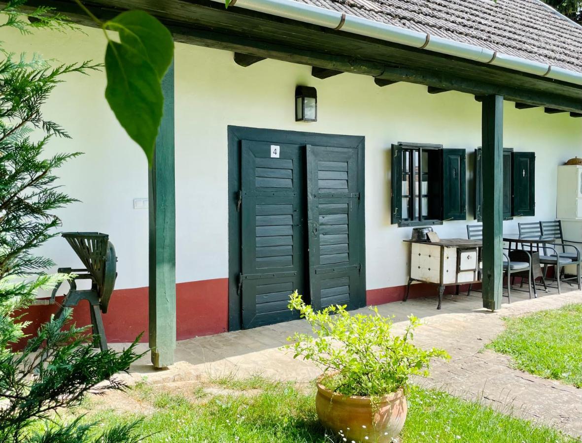 Lelle Vineyard Cottages 巴拉通雷勒 外观 照片