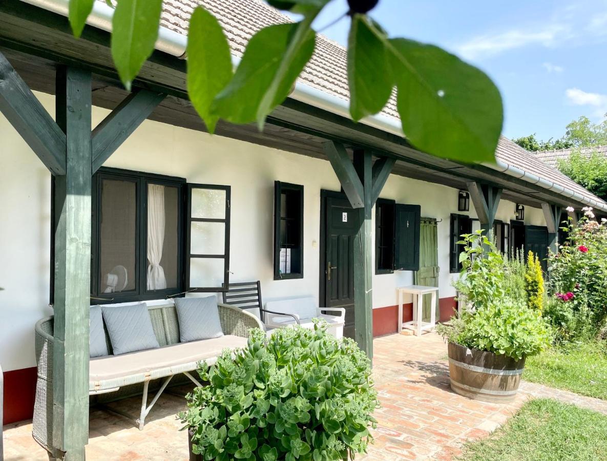 Lelle Vineyard Cottages 巴拉通雷勒 外观 照片