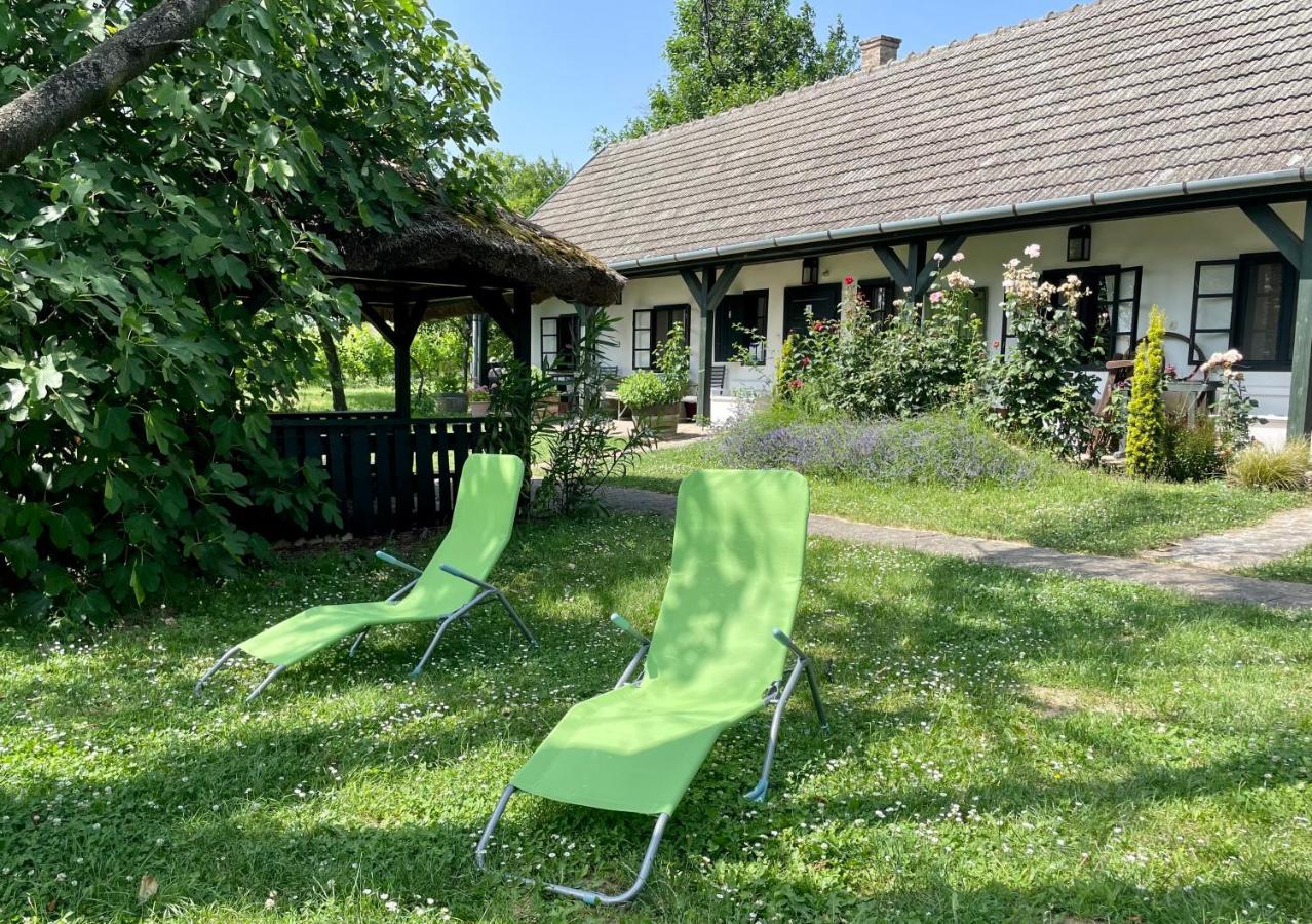 Lelle Vineyard Cottages 巴拉通雷勒 外观 照片